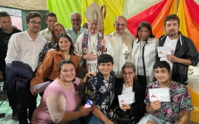 Más de 30 adolescentes, jóvenes y adultos confirmaron su fe como seguidores de Jesús