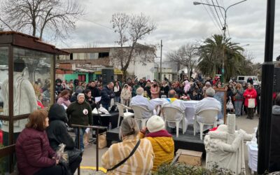Los fieles de S. Cayetano festejan a su patrono al aire libre en Estrada/ Anta