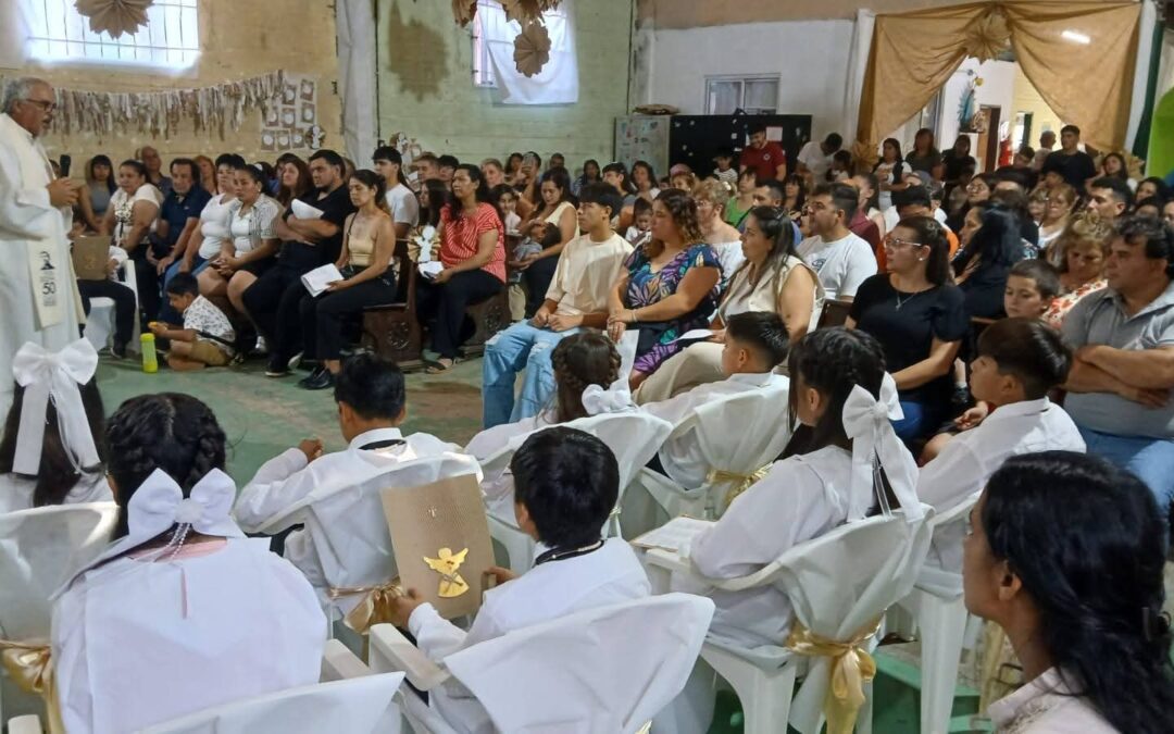 Celebramos la Primera Comunión de más de 40 pibes y pibas de nuestras Comunidades