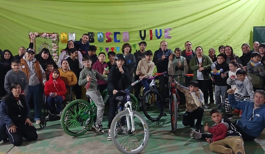 Con una bicicleteada por los barrios -la primera, que no la última- celebramos nuestro patrono Don Bosco