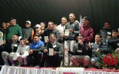 Más de 50 personas adultas de nuestras comunidades reciben el Sacramento de la Confirmación